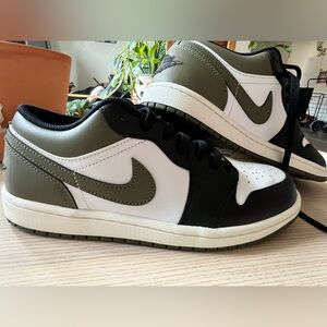 Air Jordan 1 Low Men's Shoes (Black/Medium Olive/White)